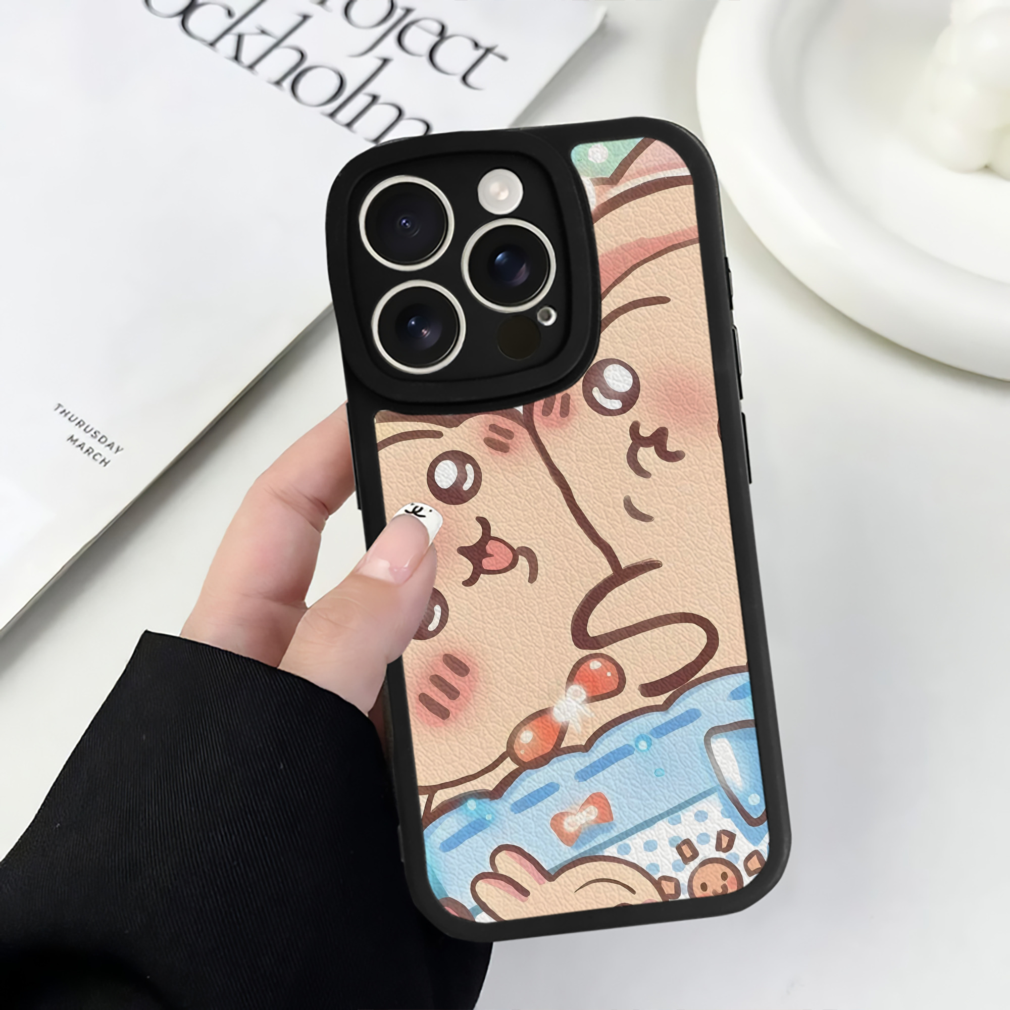 （画像用） ちいかわ Chii-kawa 【iPhone 16シリーズ対応】シリコンスマホケース（レザー調） 材質：シリコン